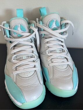 Nike Air Jordan Jumpman Two Trey Bleached Aqua White Grey Women’s 7.5 DR9631-004